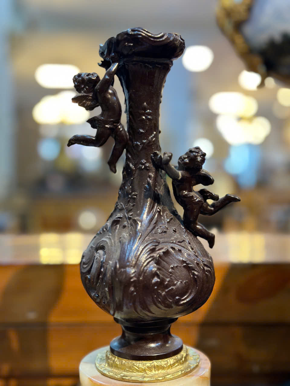 Đồng Hồ Cổ Điển – Biểu Tượng Đẳng Cấp Hoàng Gia